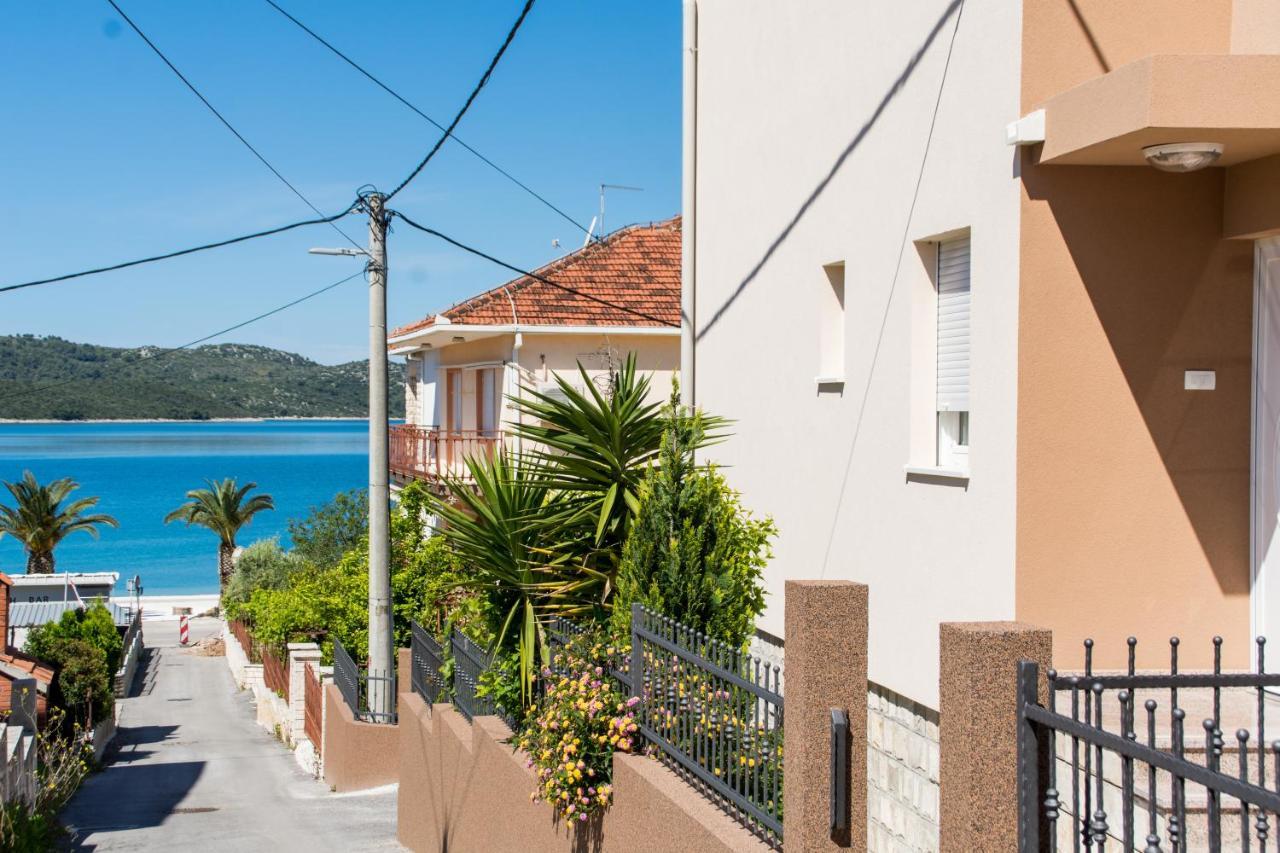 Apartments Ploka Okrug Gornji Exterior photo
