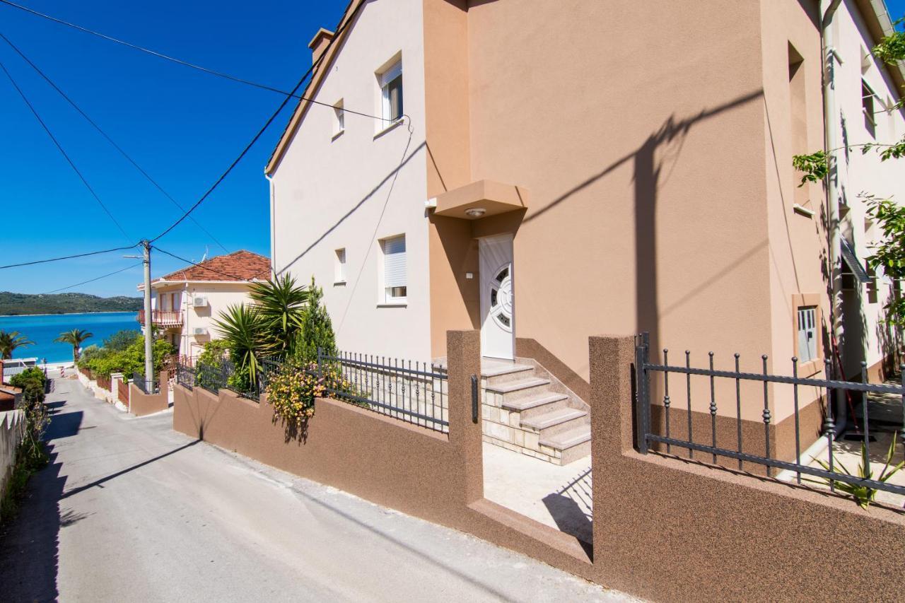 Apartments Ploka Okrug Gornji Exterior photo