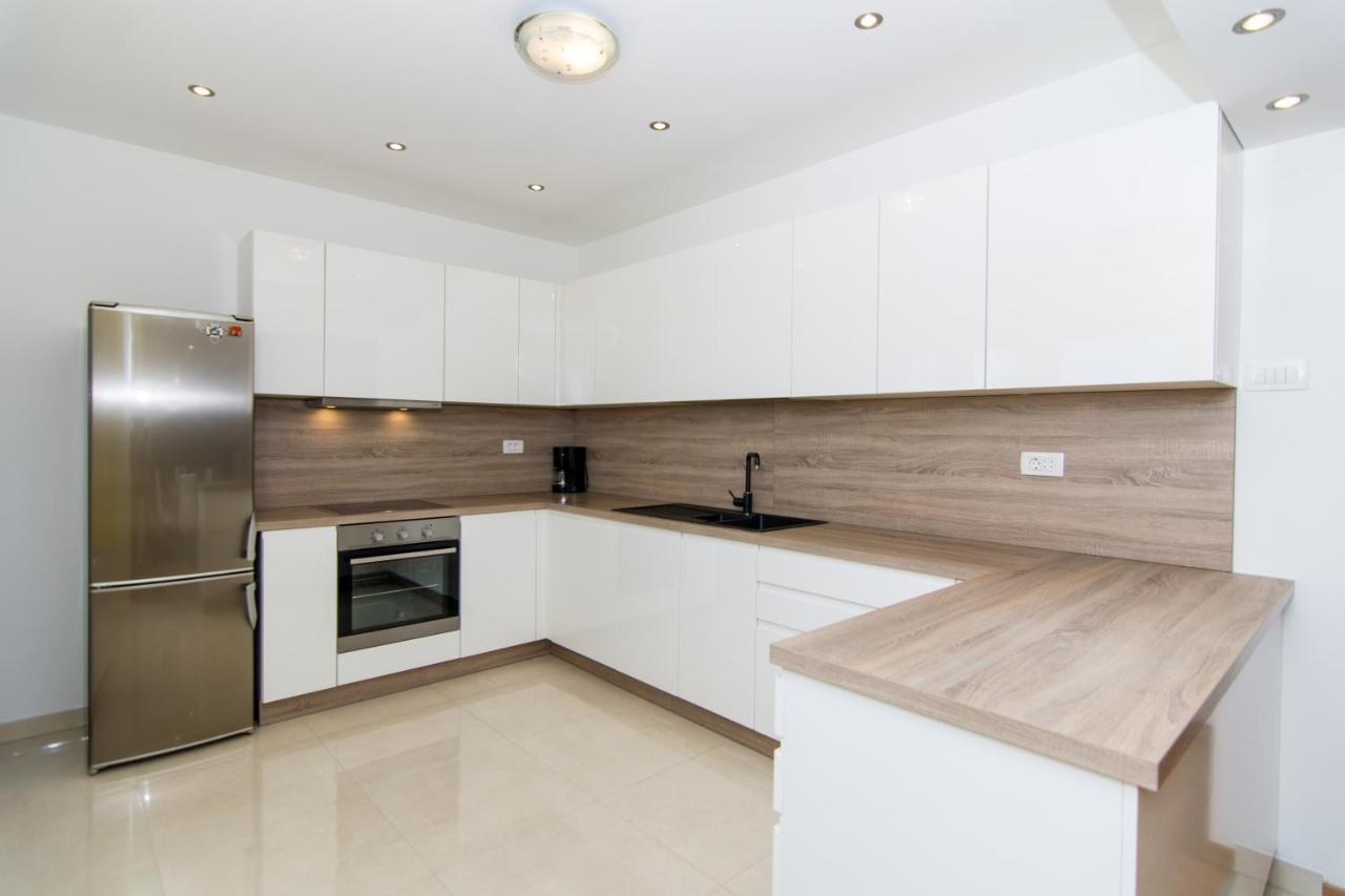 Apartments Ploka Okrug Gornji Exterior photo
