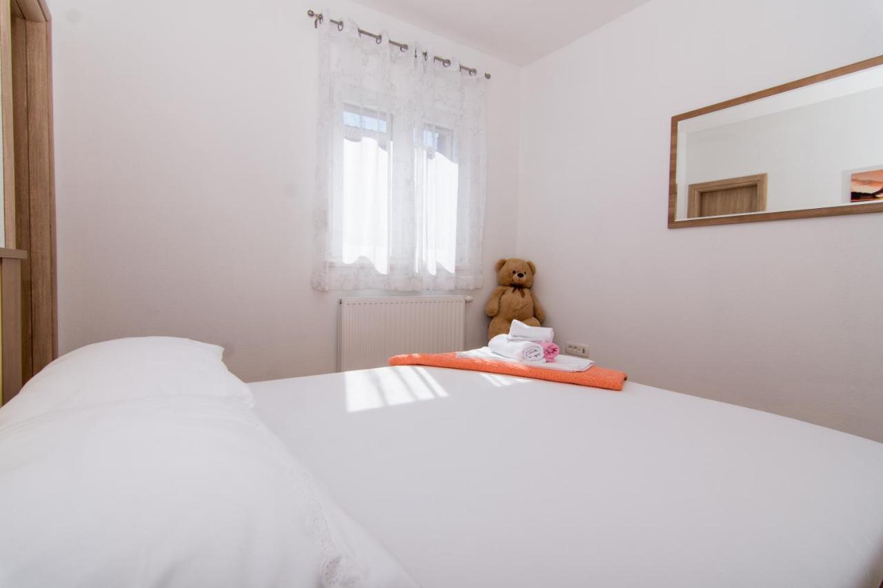 Apartments Ploka Okrug Gornji Exterior photo