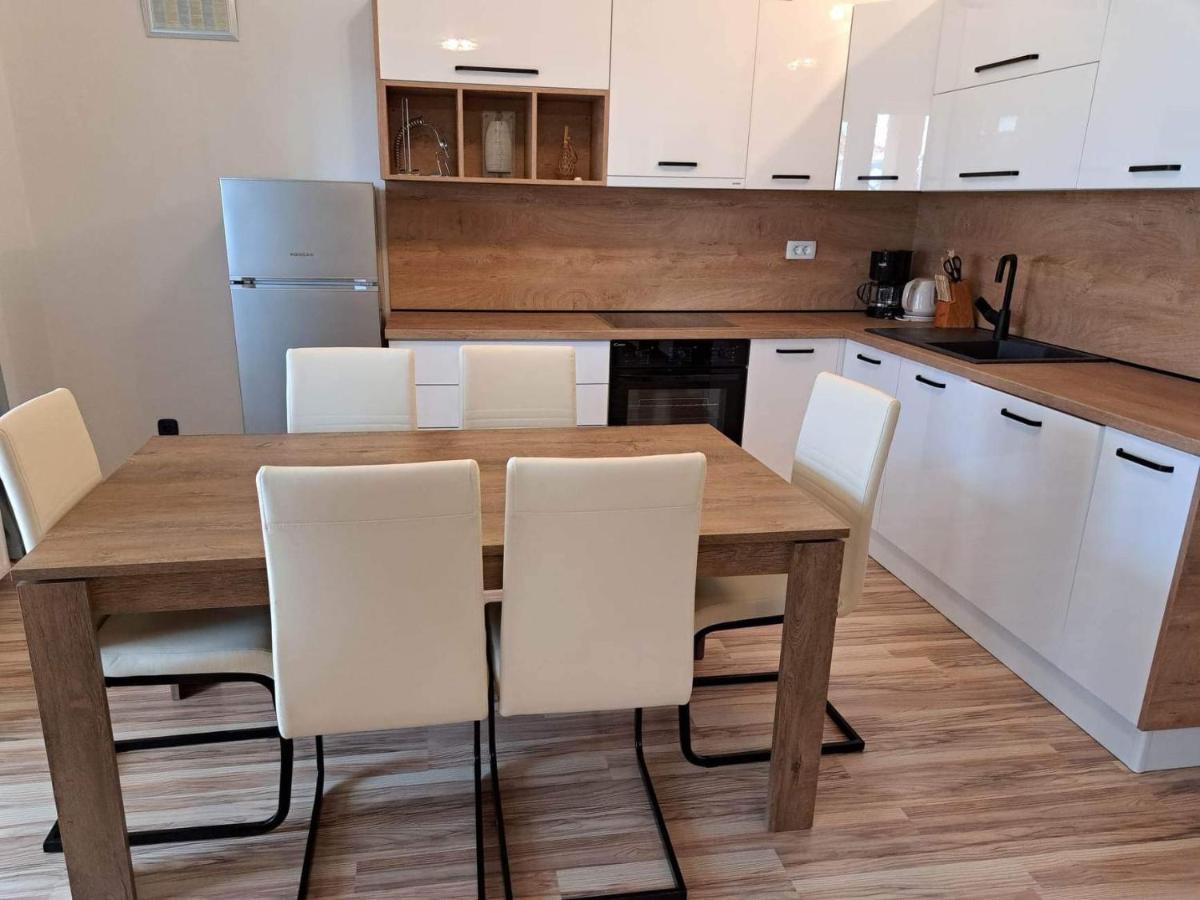Apartments Ploka Okrug Gornji Exterior photo